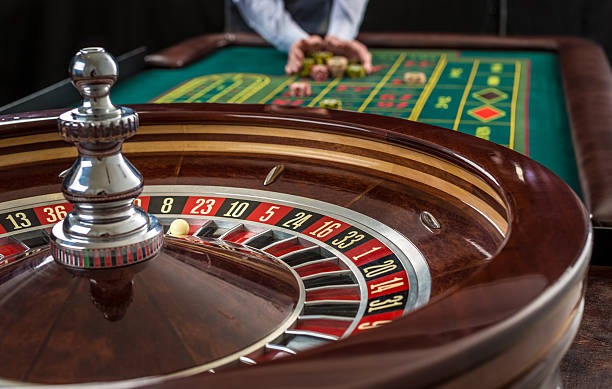 Live dealer at Lightning Baccarat table on haotogel slot